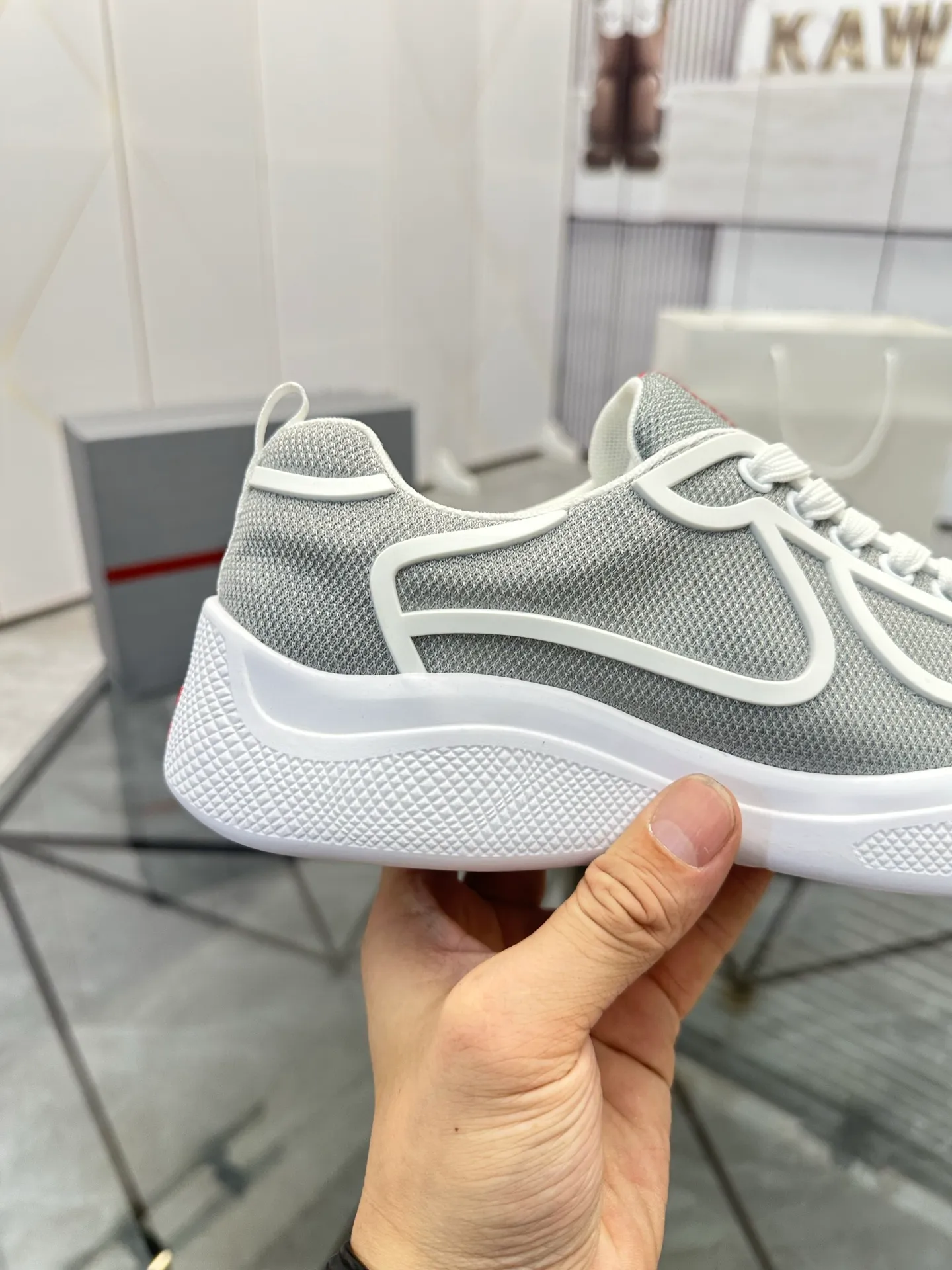 Men's shoes for sale💰: 💰P460¥ High-end top quality Product trademark: Prada * "Prada*" low-top casual shoes Regular size: 38-45 (can be customized to 46) Product materials: imported breathable fly knit upper, breathable lining, cowhide foot pads, original air cushion outsole. No.: 001